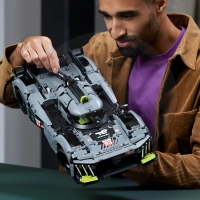 LEGO® Technic 42156 PEUGEOT 9X8 24H Le Mans Hybrid Hypercar_(3)