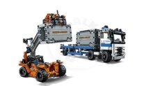 LEGO® Technic 42062 Přeprava kontejnerů (2)